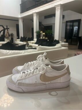 Nike Blazer Low Top Tennis Shoe Classic Leather Sneakers in White with Beige